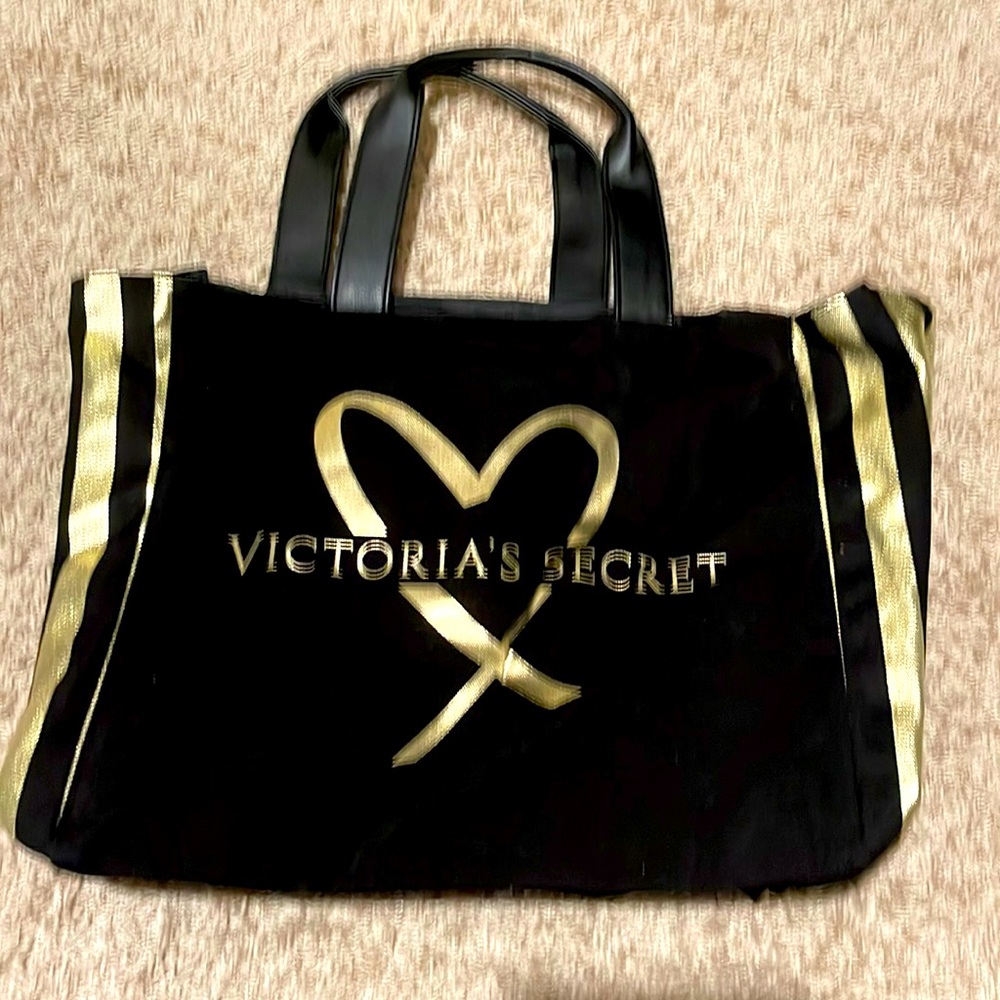 Super spacious Victoria Secret Tote ! Has never been used !